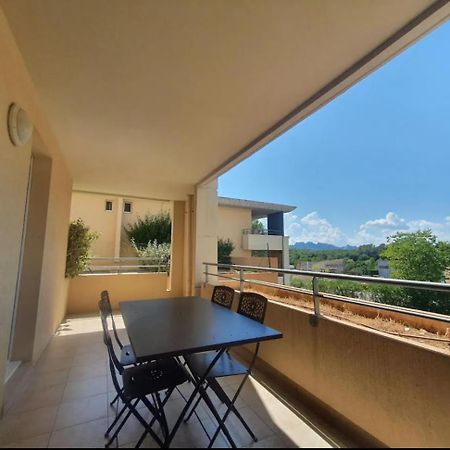 Location D'Un Superbe Appartement Avec Piscine Roquebrune-sur-Argens Buitenkant foto