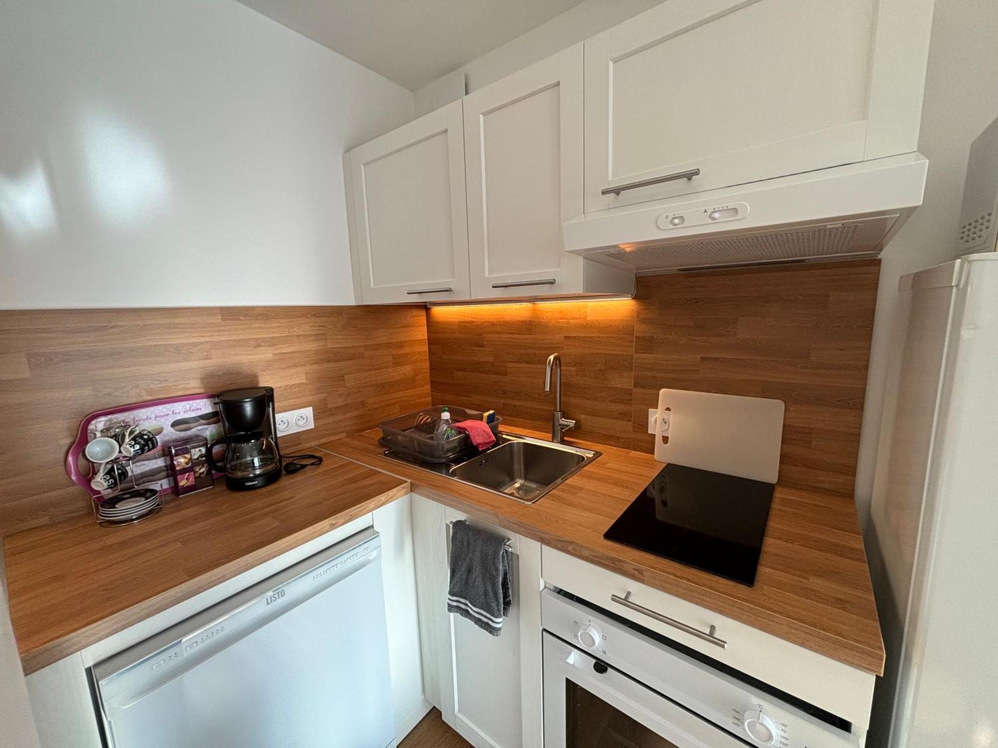 Location D'Un Superbe Appartement Avec Piscine Roquebrune-sur-Argens Buitenkant foto