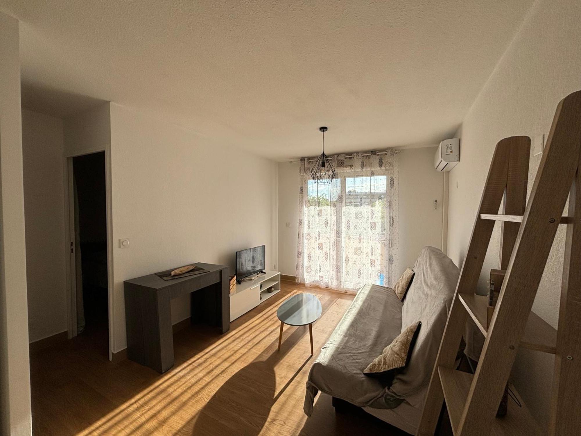 Location D'Un Superbe Appartement Avec Piscine Roquebrune-sur-Argens Buitenkant foto