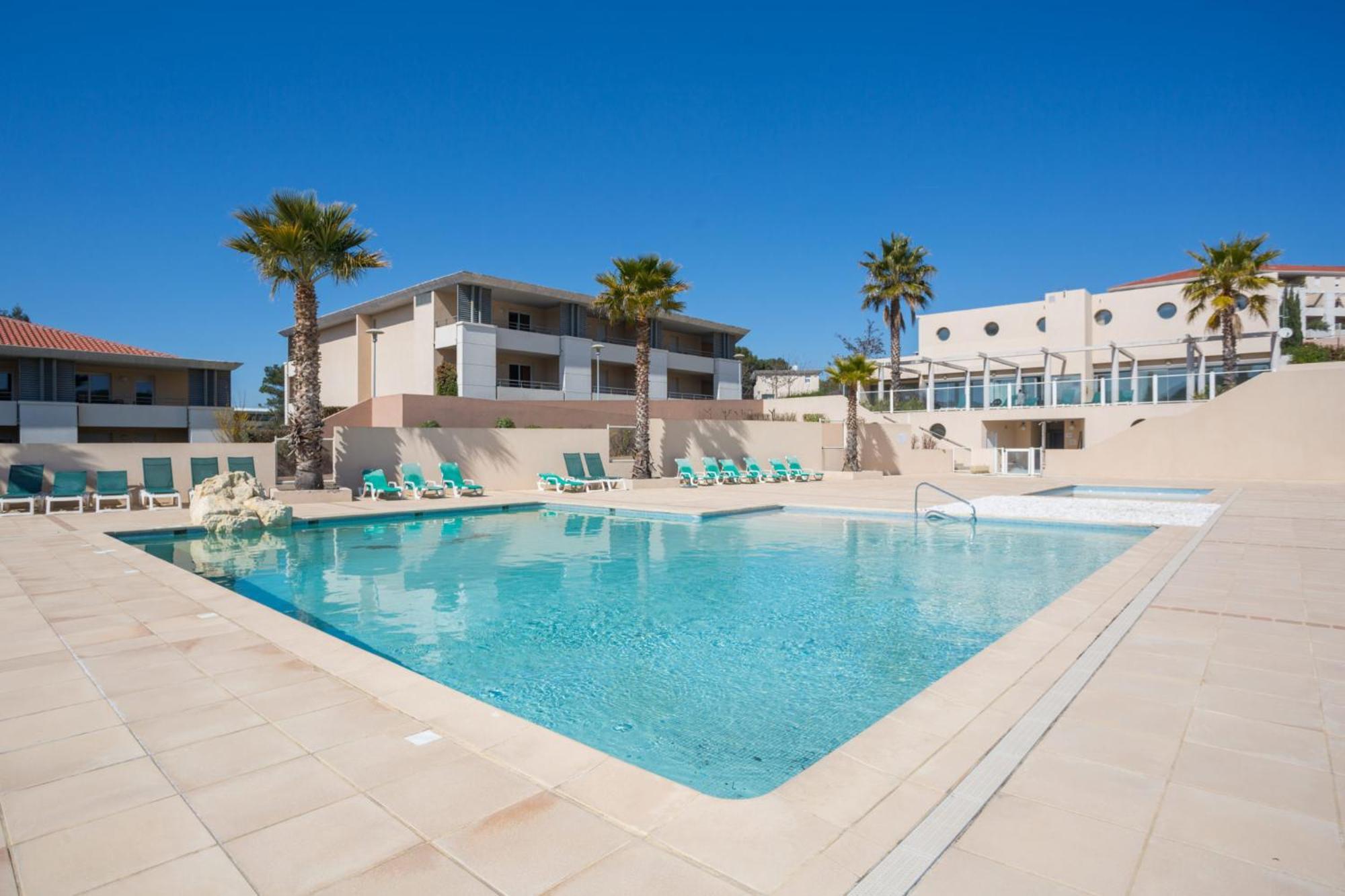 Location D'Un Superbe Appartement Avec Piscine Roquebrune-sur-Argens Buitenkant foto