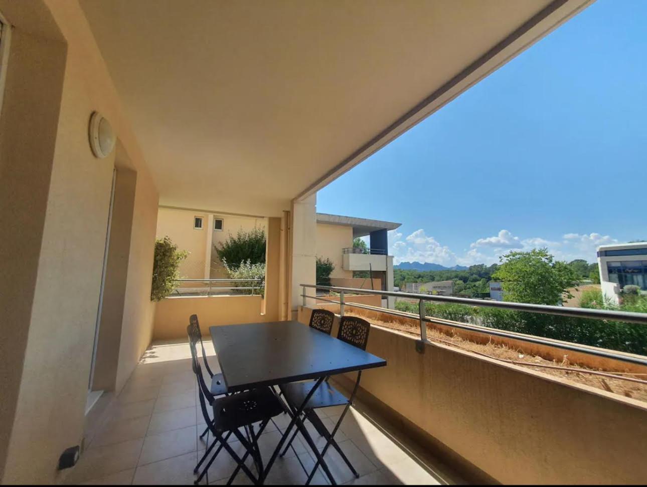 Location D'Un Superbe Appartement Avec Piscine Roquebrune-sur-Argens Buitenkant foto