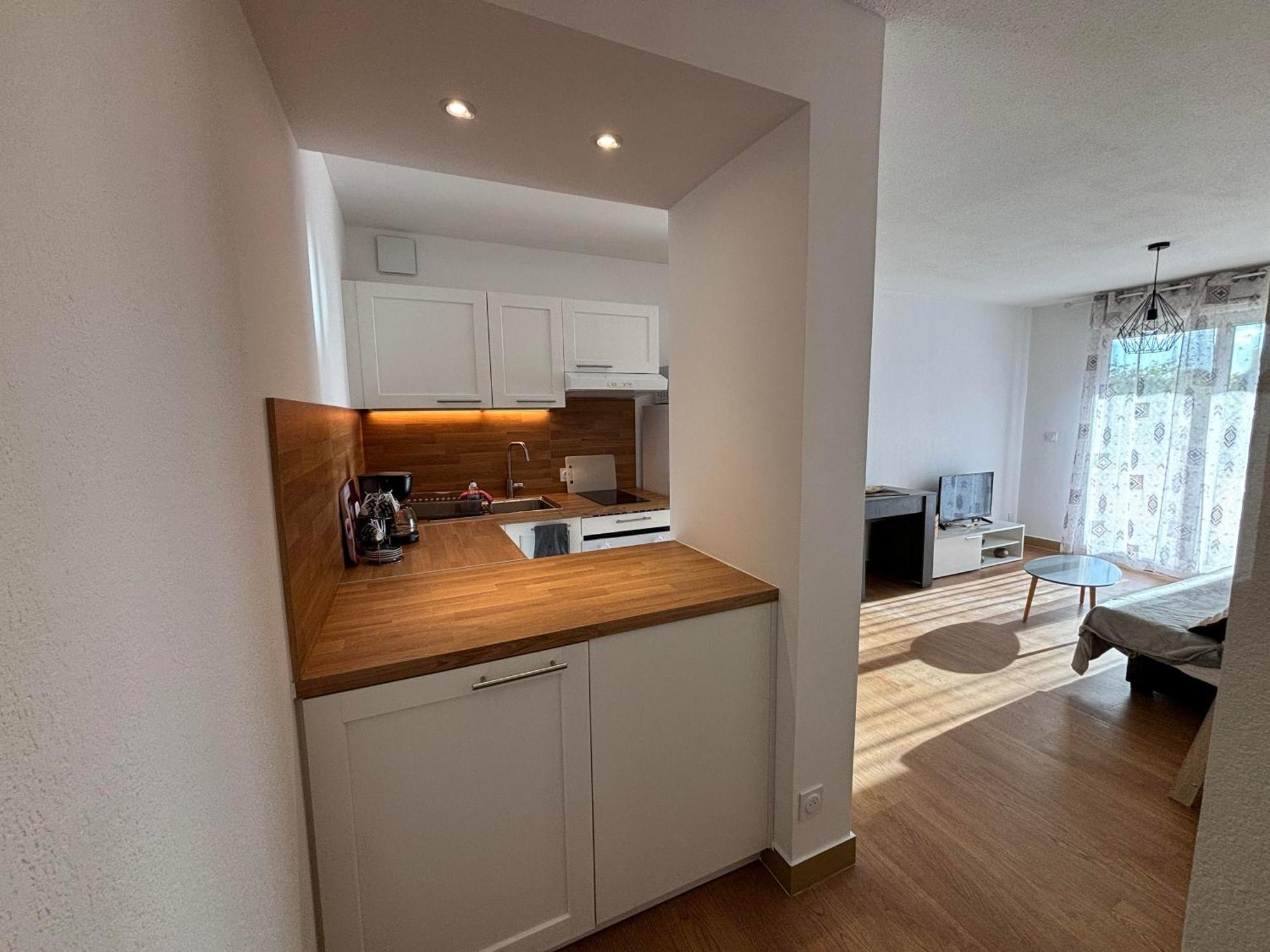 Location D'Un Superbe Appartement Avec Piscine Roquebrune-sur-Argens Buitenkant foto